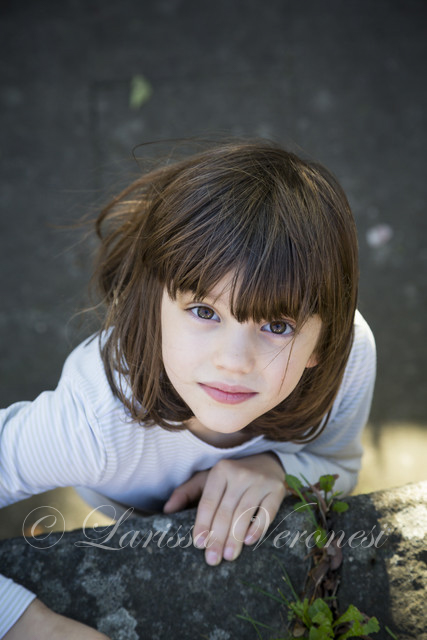 Porträt eines kleinen Mädchens von oben